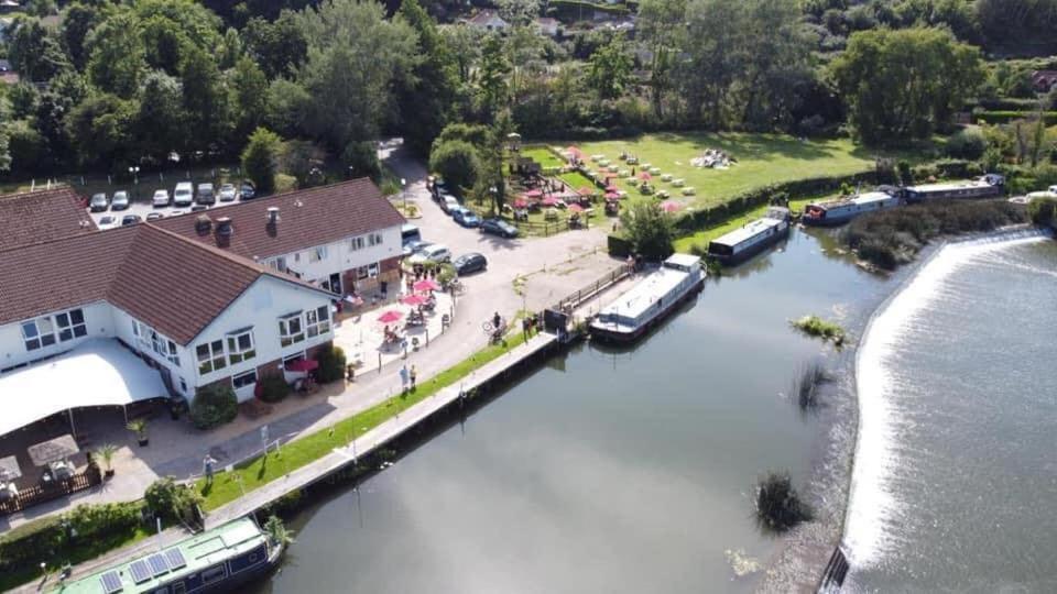 The Riverside Inn Saltford Exterior foto